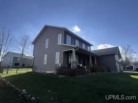 713 Horizons, Marquette, MI 49855
