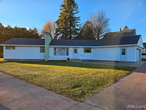 519 Lake Linden, Calumet, MI 49913