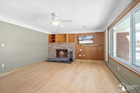 Living - 1333 Riverview, Monroe, MI 48162 photo 2 of 3