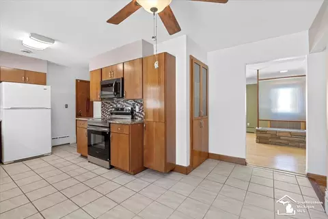 Kitchen - 1333 Riverview, Monroe, MI 48162 photo 2 of 3