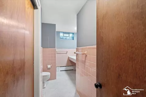 Bath - 1333 Riverview, Monroe, MI 48162 photo 3 of 4