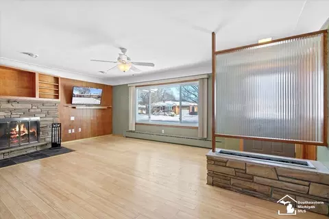 Living - 1333 Riverview, Monroe, MI 48162 photo 1 of 3