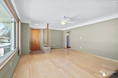Living - 1333 Riverview, Monroe, MI 48162 photo 3 of 3
