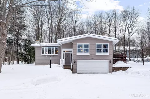 2553 Waldo, Marquette, MI 49855