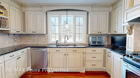 Kitchen - 2056 N Duffield, Flushing, MI 48433 photo 3 of 5