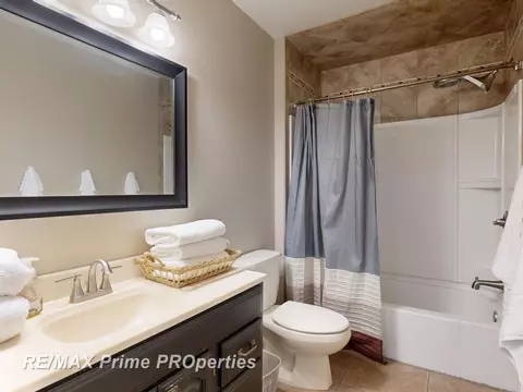 Bath - 2056 N Duffield, Flushing, MI 48433 photo 7 of 8