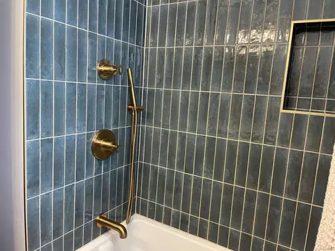 Bath - 372 Highland, Saline, MI 48176 photo 2 of 5
