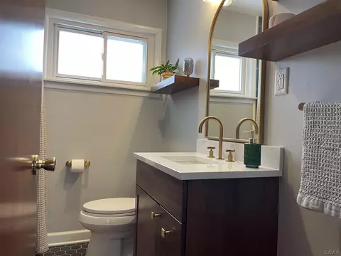 Bath - 372 Highland, Saline, MI 48176 photo 1 of 5