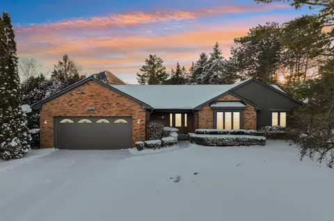 2417 Beacon Hl, Rochester Hills, MI 48309