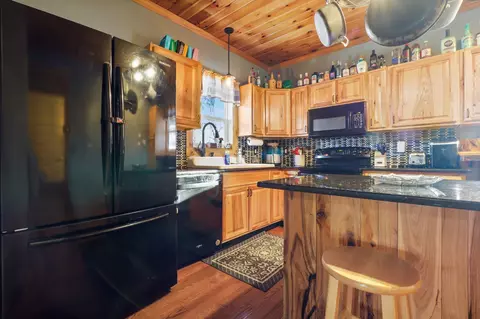 Kitchen - 6446 W Beard, Perry, MI 48872 photo 3 of 7