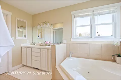 Bath - 4050 Hackett Rd, Saginaw, MI 48603 photo 1 of 7