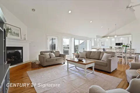 Living - 4050 Hackett Rd, Saginaw, MI 48603 photo 1 of 5