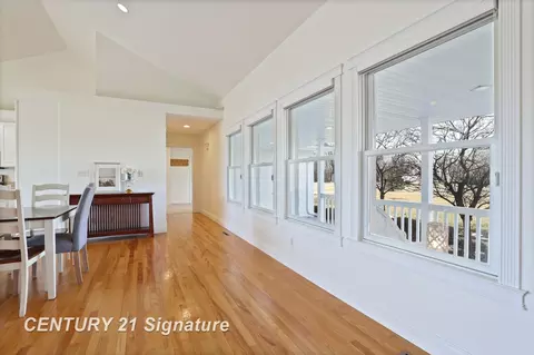 Entry Way - 4050 Hackett Rd, Saginaw, MI 48603 photo 4 of 9