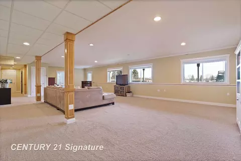 Living - 4050 Hackett Rd, Saginaw, MI 48603 photo 5 of 5