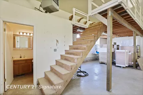Entry Way - 4050 Hackett Rd, Saginaw, MI 48603 photo 9 of 9