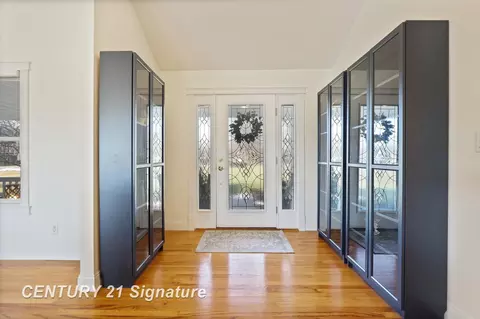 Entry Way - 4050 Hackett Rd, Saginaw, MI 48603 photo 1 of 9