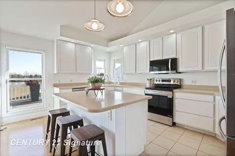 Kitchen - 4050 Hackett Rd, Saginaw, MI 48603 photo 2 of 5