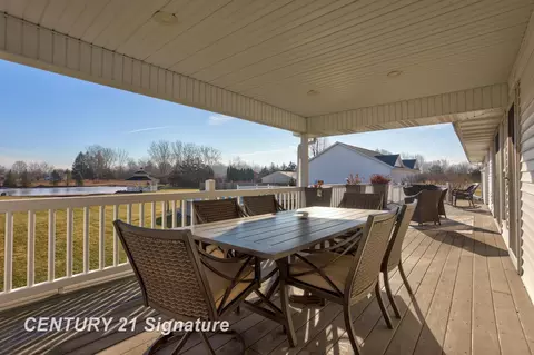 Exterior - 4050 Hackett Rd, Saginaw, MI 48603 photo 7 of 8