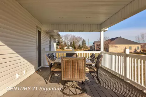 Exterior - 4050 Hackett Rd, Saginaw, MI 48603 photo 6 of 8