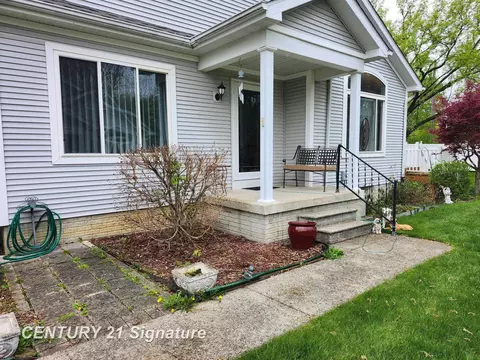 241 Aberdeen UNIT 11  6, Flushing, MI 48433