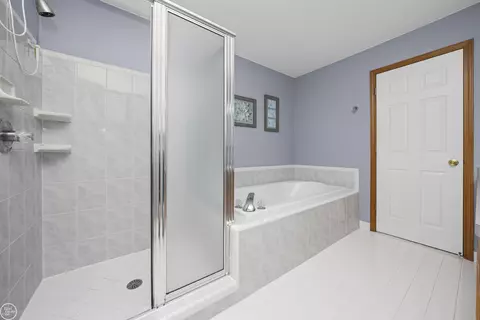 Bath - 21258 Fairfield, Macomb, MI 48044 photo 3 of 6