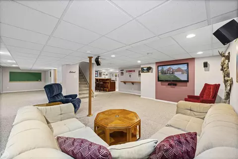 Living - 21258 Fairfield, Macomb, MI 48044 photo 2 of 2