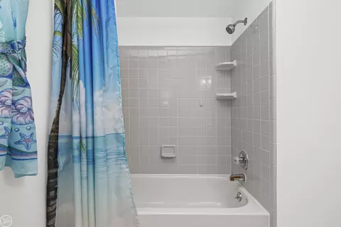 Bath - 21258 Fairfield, Macomb, MI 48044 photo 4 of 6