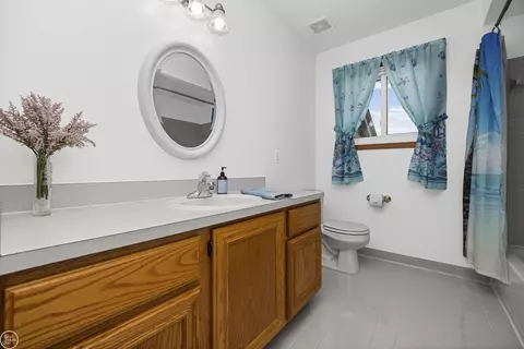 Bath - 21258 Fairfield, Macomb, MI 48044 photo 5 of 6