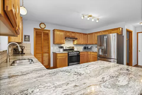 Kitchen - 21258 Fairfield, Macomb, MI 48044 photo 4 of 5