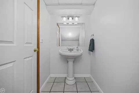 Bath - 21258 Fairfield, Macomb, MI 48044 photo 6 of 6
