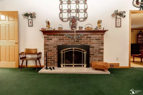 Living - 1191 Mapleway, Temperance, MI 48182 photo 5 of 7