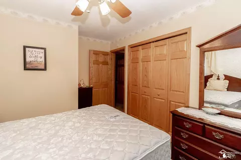 Bedroom - 1191 Mapleway, Temperance, MI 48182 photo 5 of 6
