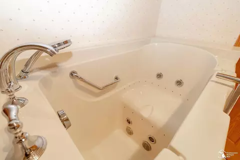 Bath - 1191 Mapleway, Temperance, MI 48182 photo 3 of 4