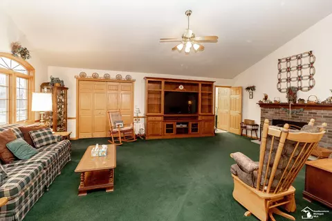 Living - 1191 Mapleway, Temperance, MI 48182 photo 4 of 7