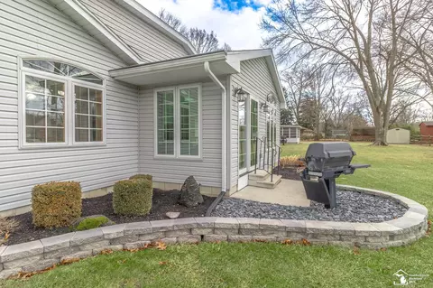 Exterior - 1191 Mapleway, Temperance, MI 48182 photo 7 of 10