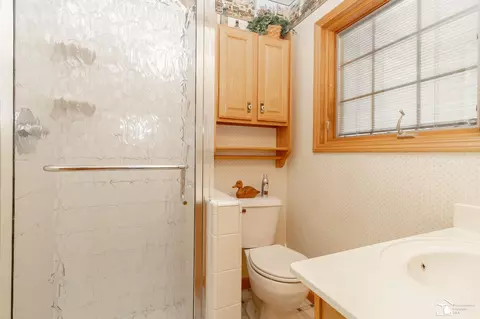 Bath - 1191 Mapleway, Temperance, MI 48182 photo 4 of 4