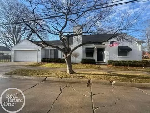 1843 Manchester, Grosse Pointe Woods, MI 48236