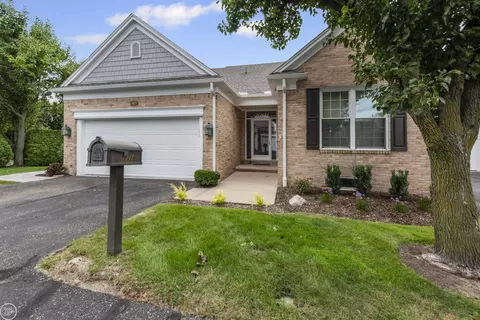 3001 Harbor Pl, Saint Clair Shores, MI 48080