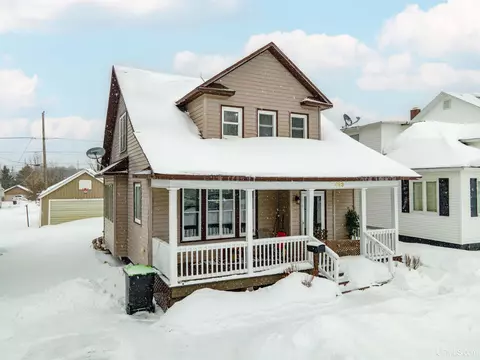 423 Blossom, Iron River, MI 49935