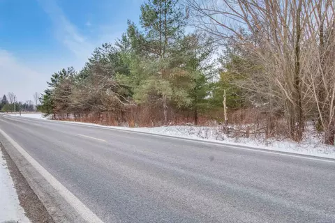 1693 Wales Ctr, Wales, MI 48027