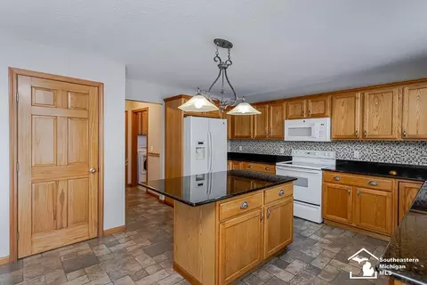 Kitchen - 2234 Stirrup, Temperance, MI 48182 photo 8 of 8