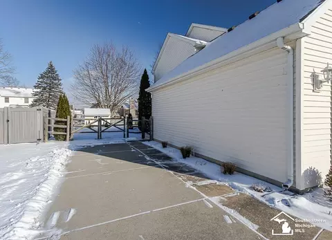 Exterior - 2234 Stirrup, Temperance, MI 48182 photo 4 of 9