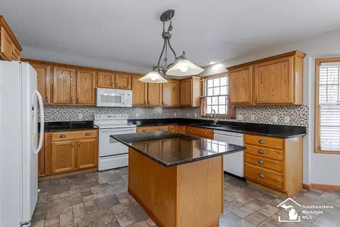 Kitchen - 2234 Stirrup, Temperance, MI 48182 photo 3 of 8