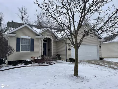 4459 Cross Crk, Burton, MI 48509