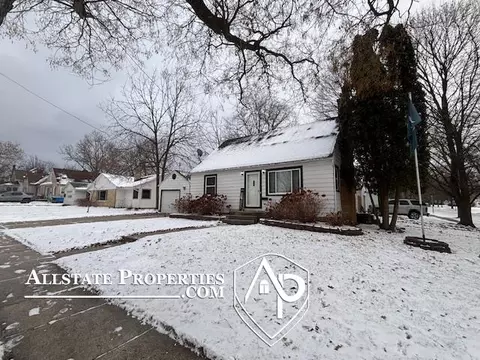 1327 Moores Riv, Lansing, MI 48910