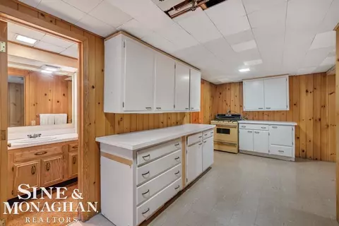 Kitchen - 286 Grosse Pointe, Grosse Pointe Farms, MI 48236 photo 7 of 7