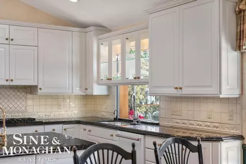 Kitchen - 286 Grosse Pointe, Grosse Pointe Farms, MI 48236 photo 3 of 7