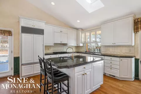 Kitchen - 286 Grosse Pointe, Grosse Pointe Farms, MI 48236 photo 2 of 7