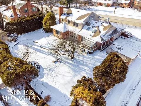 View/Area - 286 Grosse Pointe, Grosse Pointe Farms, MI 48236 photo 7 of 8