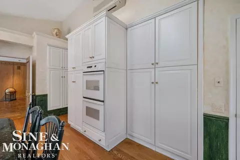 Kitchen - 286 Grosse Pointe, Grosse Pointe Farms, MI 48236 photo 6 of 7